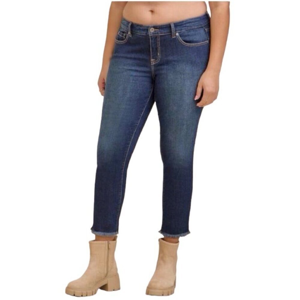 Torrid 20 Crop Boyfriend Straight Stretch Mid-Rise Women’s Jeans Frayed Hems